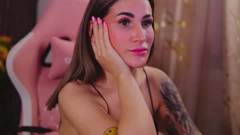 KimSkye online show from 03.10.25