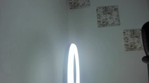 Snapshot of kimthompsonn chatting on 12.15.24 Kim Thompson online show from 12.15.24