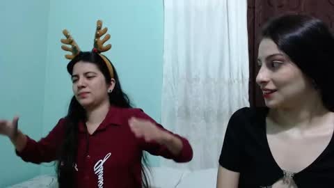 Snapshot of kimzu2830 chatting on 12.17.25 Kim and Zuka online show from 12.17.25