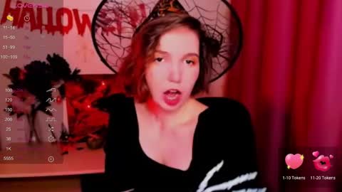 Snapshot of kindhazelhere_ chatting on 10.30.25 Hazel online show from 10.30.25