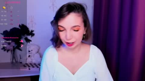 Snapshot of kindhazelhere_ chatting on 11.10.25 Hazel online show from 11.10.25