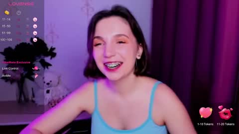 Snapshot of kindhazelhere_ chatting on 11.23.25 Hazel online show from 11.23.25