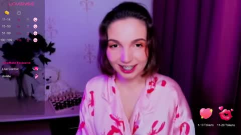 Snapshot of kindhazelhere_ chatting on 11.25.25 Hazel online show from 11.25.25