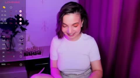 Snapshot of kindhazelhere_ chatting on 12.05.25 Hazel online show from 12.05.25