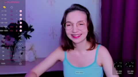Snapshot of kindhazelhere_ chatting on 06.11.26 Hazel online show from 06.11.26