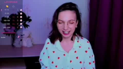 Snapshot of kindhazelhere_ chatting on 06.19.26 Hazel online show from 06.19.26