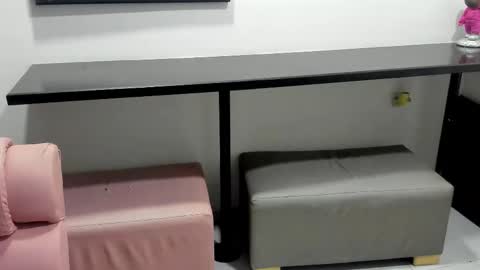 Snapshot of king2_and_queen2 chatting on 10.15.25 NIKKY AND MAIK online show from 10.15.25