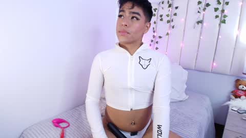 Snapshot of king_azahell chatting on 01.03.25 king  help me reach 100 likes online show from 01.03.25