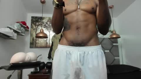 Snapshot of king_fitt_ chatting on 01.22.25 HOT MEN BLACK online show from 01.22.25