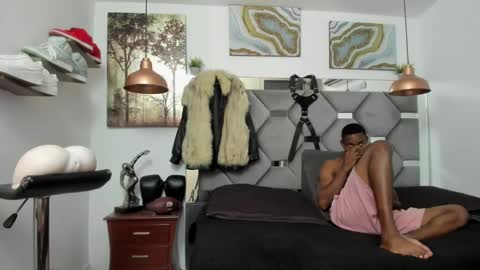 Snapshot of king_fitt_ chatting on 01.30.25 HOT MEN BLACK online show from 01.30.25