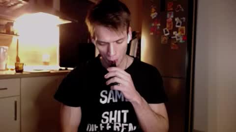 Snapshot of king_pong chatting on 12.17.25 king_pong online show from 12.17.25