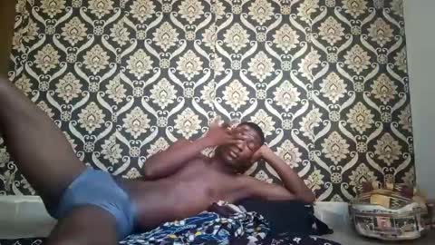 Snapshot of kingemizzy chatting on 10.26.25 kingemizzy online show from 10.26.25