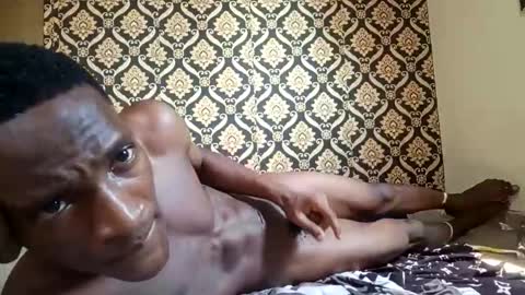 Snapshot of kingemizzy chatting on 10.27.25 kingemizzy online show from 10.27.25