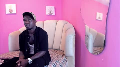 Snapshot of kingmaverickx chatting on 10.28.25 kingmaverickx online show from 10.28.25