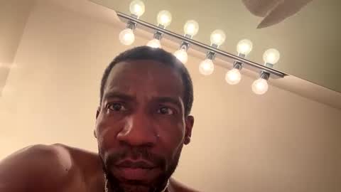 Snapshot of kingslimfresh chatting on 02.15.25 kingslimfresh online show from 02.15.25