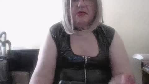 Snapshot of kingwillywoo chatting on 06.18.26 Cynthia Pvc lips online show from 06.18.26