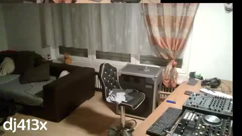 Snapshot of kinky_413x chatting on 02.19.26 kinky_413x online show from 02.19.26