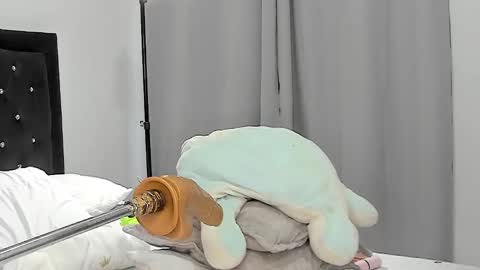 Snapshot of kinky_alisson chatting on 02.18.25 Alisson Summers online show from 02.18.25