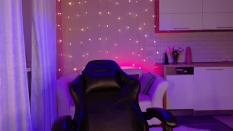 Courtney online show from 02.04.25