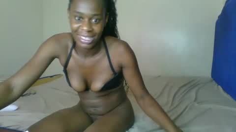 Snapshot of kinky_roey chatting on 02.22.25 kinky_roey online show from 02.22.25