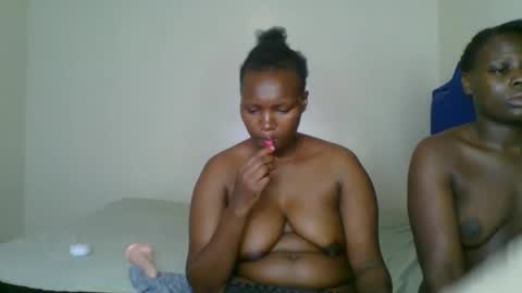 Snapshot of kinky_roey chatting on 02.26.25 kinky_roey online show from 02.26.25