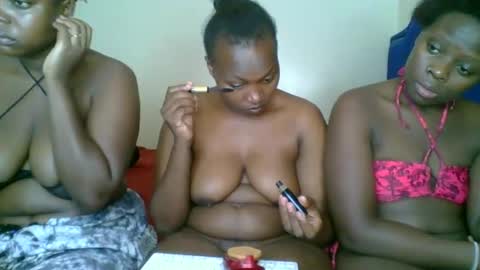 Snapshot of kinky_roey chatting on 03.02.25 kinky_roey online show from 03.02.25