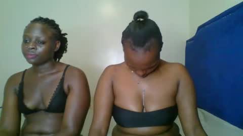 Snapshot of kinky_roey chatting on 03.10.25 kinky_roey online show from 03.10.25