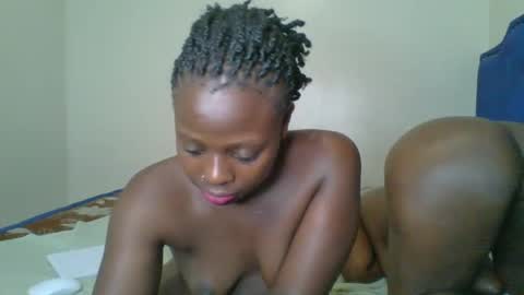 Snapshot of kinky_roey chatting on 03.10.25 kinky_roey online show from 03.10.25