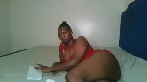 Snapshot of kinky_roey chatting on 03.11.25 kinky_roey online show from 03.11.25