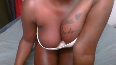 Snapshot of kinky_roey chatting on 12.15.25 kinky_roey online show from 12.15.25