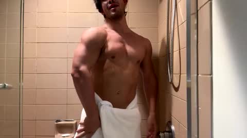 Snapshot of kinkybuffboy chatting on 11.26.25 kinkybuffboy online show from 11.26.25