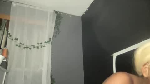 Snapshot of kinkykittee chatting on 02.10.25 Bunniii online show from 02.10.25