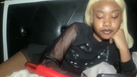 Snapshot of kinkykittee chatting on 02.10.25 Bunniii online show from 02.10.25