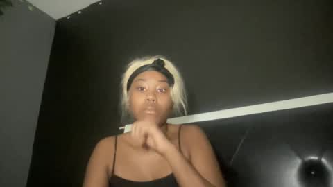 Snapshot of kinkykittee chatting on 02.12.25 Bunniii online show from 02.12.25