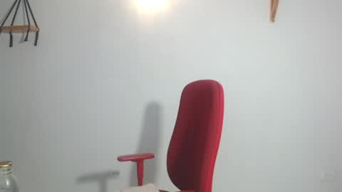 Snapshot of kintsugim chatting on 02.04.25 kintsugi online show from 02.04.25