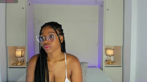 M A R A  online show from 10.05.25