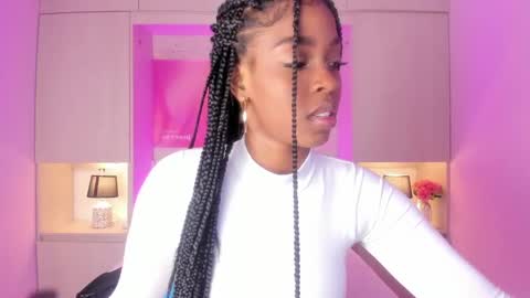 M A R A  online show from 10.07.25