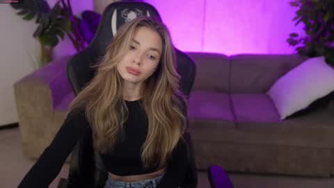 Snapshot of kira0541 chatting on 09.19.25 Sweet girls online show from 09.19.25