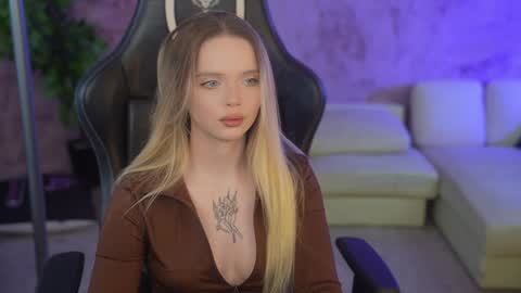 Snapshot of kira0541 chatting on 10.19.25 Sweet girls online show from 10.19.25