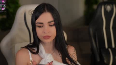 Snapshot of kira0541 chatting on 11.19.25 Sweet girls online show from 11.19.25