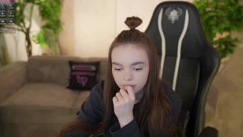 Snapshot of kira0541 chatting on 12.13.25 Sweet girls online show from 12.13.25