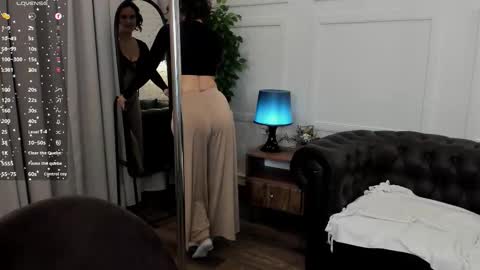 Snapshot of kira_energy chatting on 11.27.25 kira_energy online show from 11.27.25