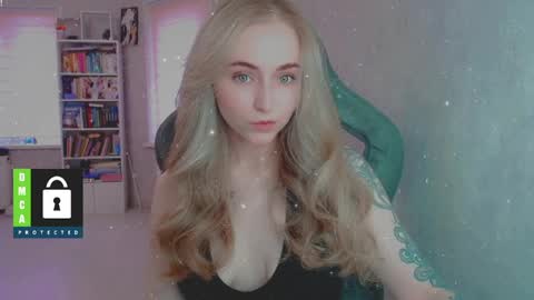 Snapshot of kira_love_sleep chatting on 05.18.26 you know thumb up me please its important online show from 05.18.26