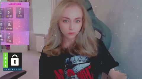 Snapshot of kira_love_sleep chatting on 08.01.26 you know thumb up me please its important online show from 08.01.26