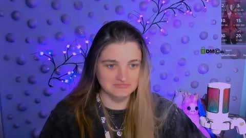 Snapshot of kira_melt chatting on 04.14.26 kira_melt online show from 04.14.26