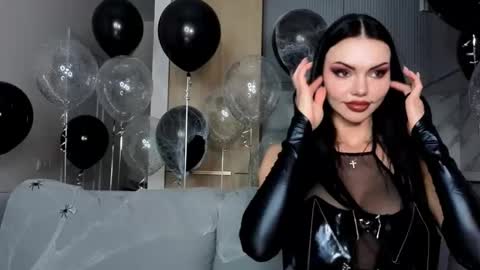 Kira and friends online show from 10.31.25