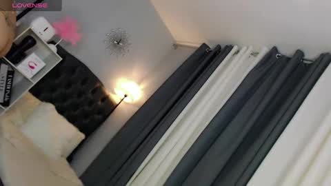 Snapshot of kira_willer chatting on 02.09.25 KIRA online show from 02.09.25