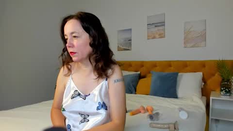 Snapshot of kiraadamss chatting on 10.14.25 kiraadamss online show from 10.14.25