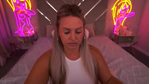 Kira online show from 09.14.25