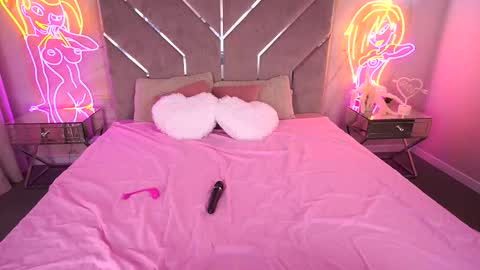 Kira online show from 09.18.25